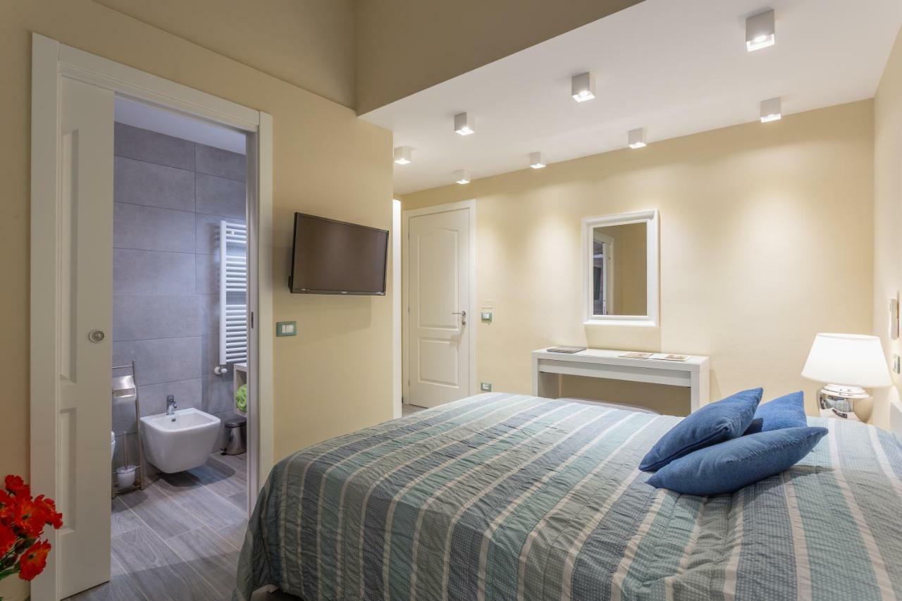 Le Stanze Di Carla! Bagno Privato, Cucina In Comune Florença Exterior foto